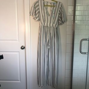 She & Sky Open Back White & Black Jumpsuit. Small